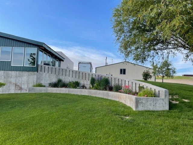 6Retaining-wall-finished-flowers